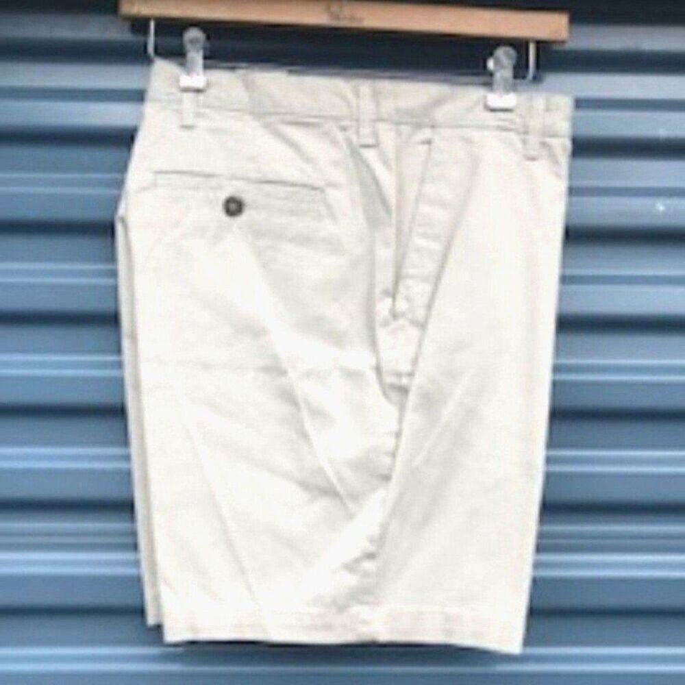 Above the Knee . Size: 40 . Casual or ........... Work Shorts . New w/ Tags